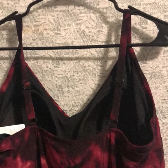 Nwot Ladies Swim Top - Picture 4 of 5